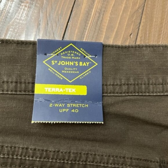 St. John's Bay Shorts Terra-Tek 2-Way Stretch Green/Brown Men's 30 NWT - Picture 3 of 4